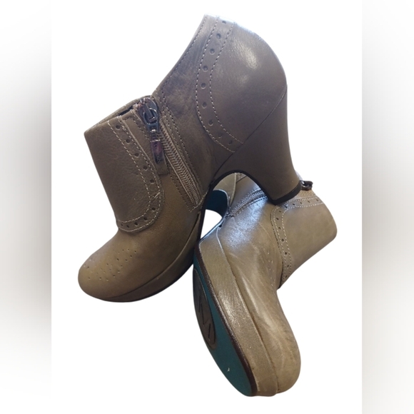 Lorenzo Mari EUC Leather Pumps Light Sage Size 6 - Picture 2 of 7